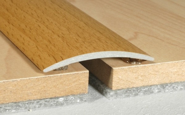 A13 prechodová lišta 4cm samolepiaca / BUK PARENÝ (0,93 m)