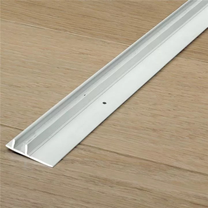 Parketová lišta - Vodiaca lišta plast. pre QS sokel 77x14mm (2,4 m)