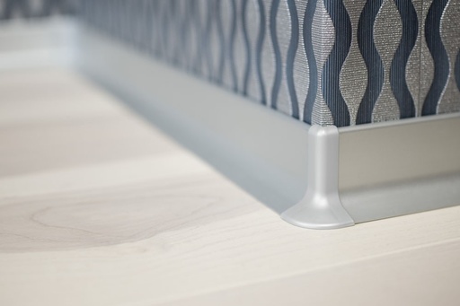 [4127] AL soklová lišta Q63 / Striebro vonkajší roh